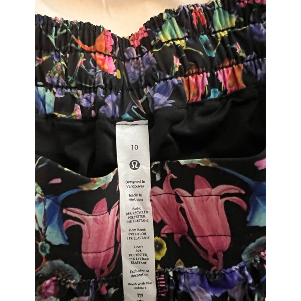 Lululemon Hotty Hot LR Short 2.5" *Lined - Picture 3 of 3
